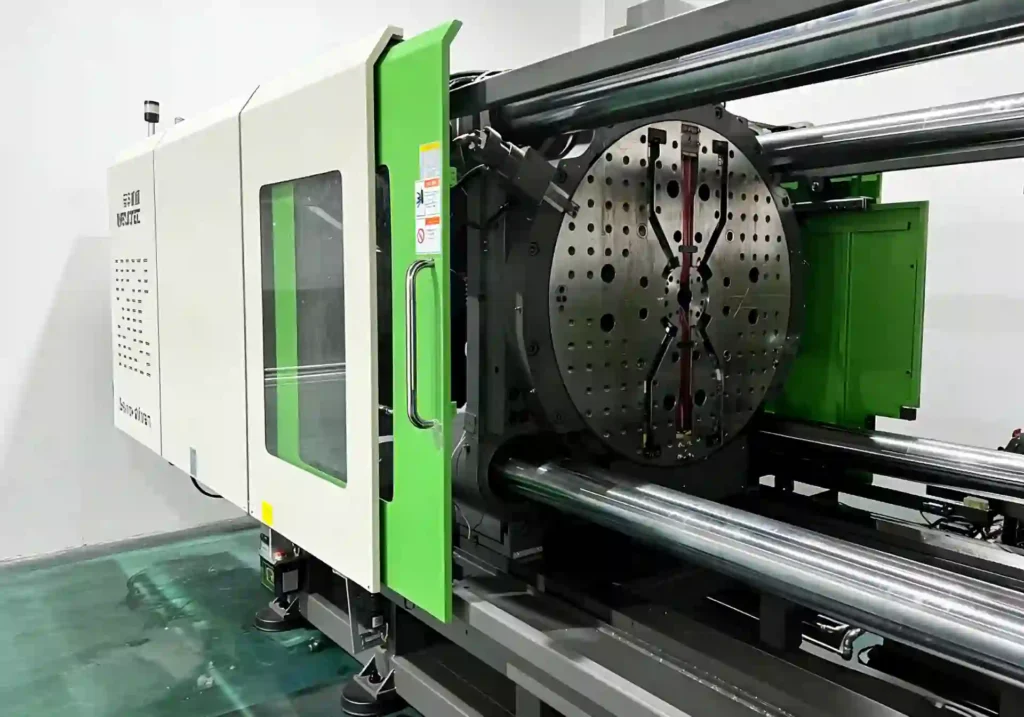 rotary table two shot injection molding machine